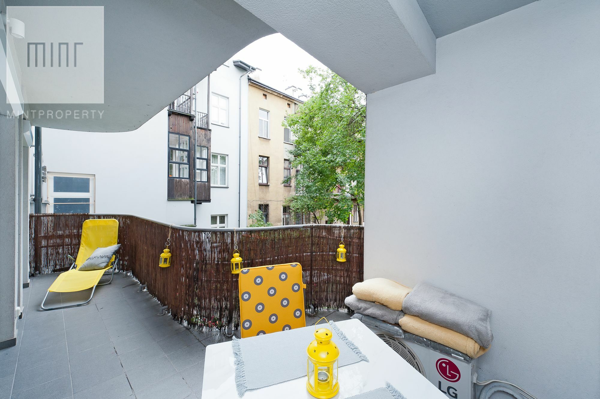 Downtown Apartment - Loftaffair Красков Екстериор снимка